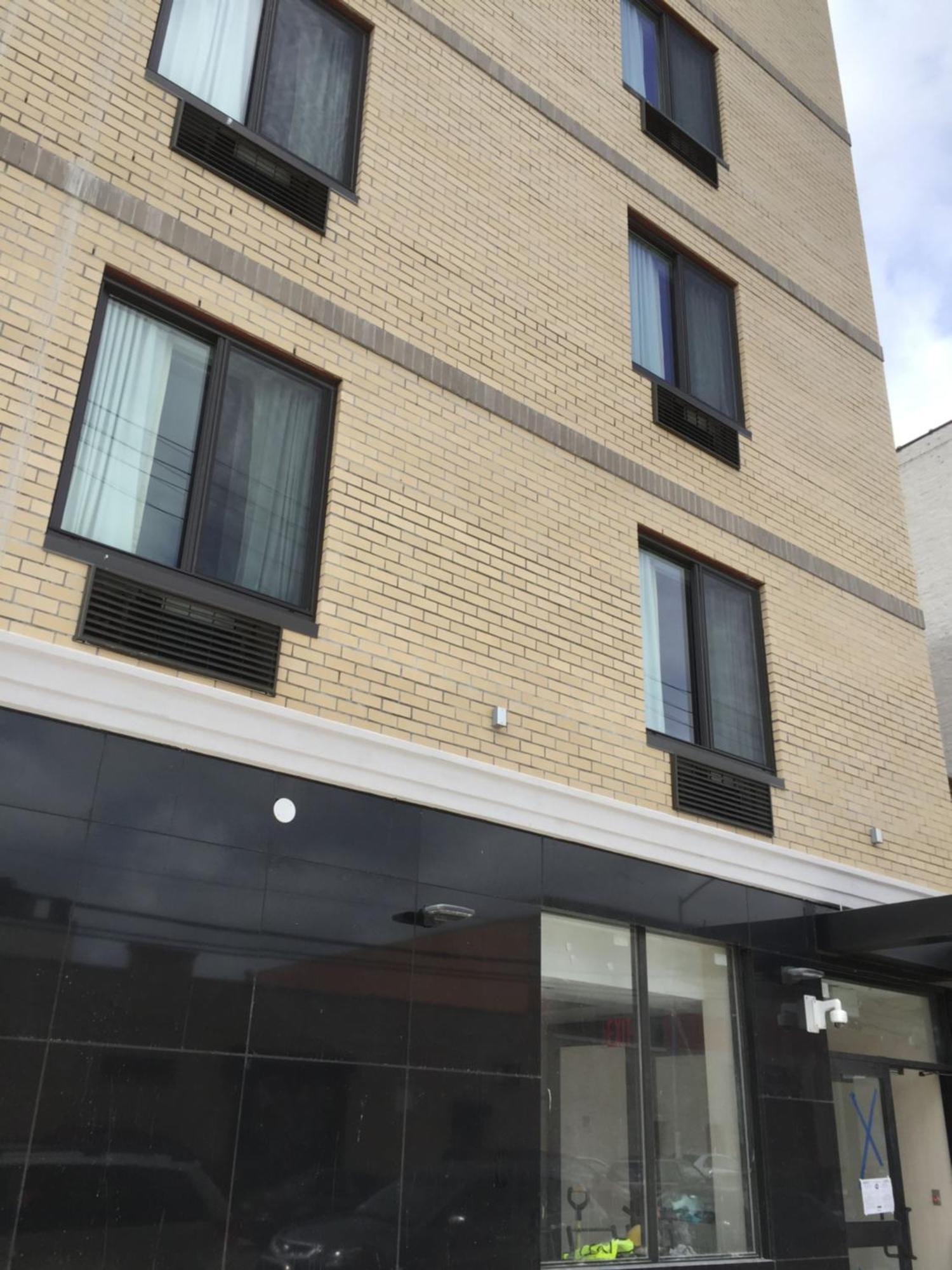 Voyage Hotel New York Exterior photo