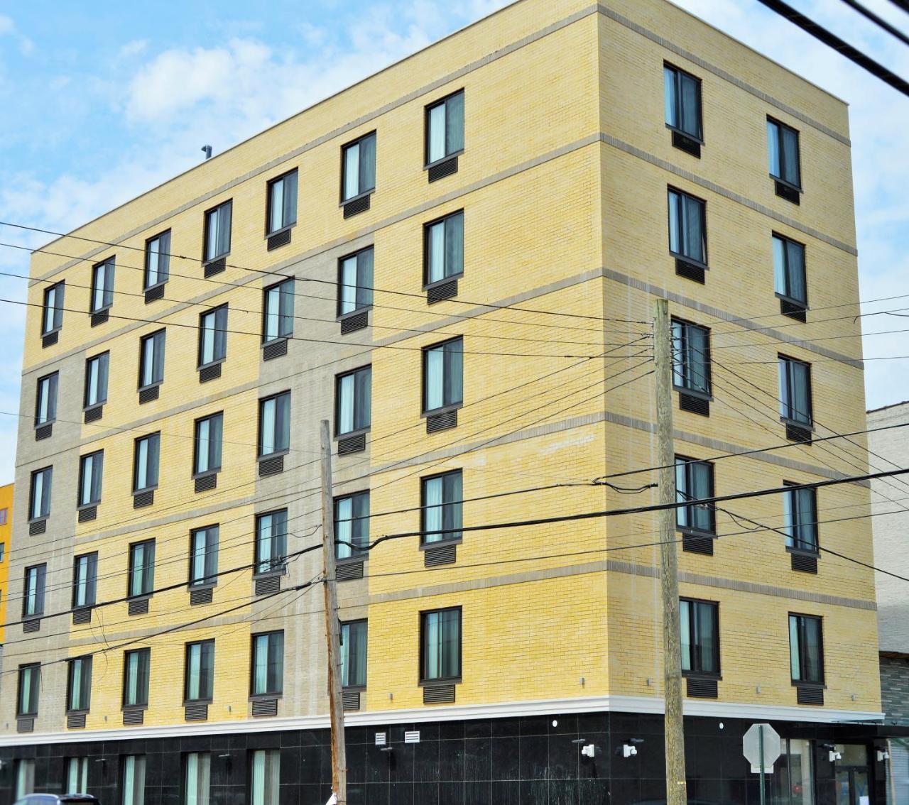 Voyage Hotel New York Exterior photo